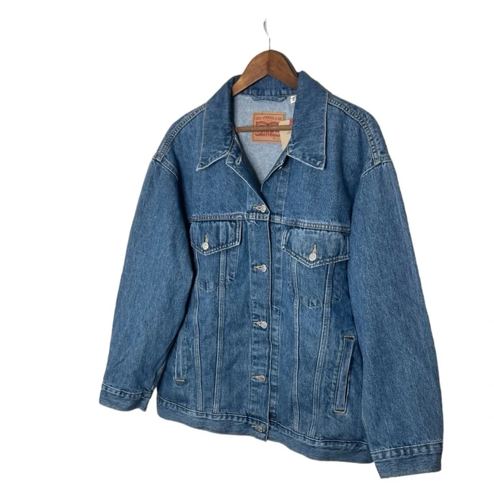 Levis Women’s Baggy Trucker Denim Jacket - Picture 7 of 15